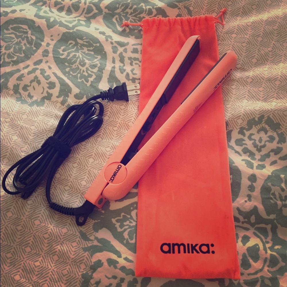 Amika flat iron